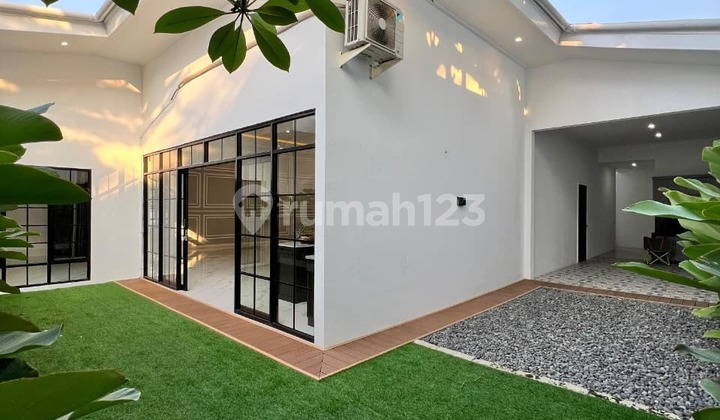 Luxury 1-Story House in Cilandak - Land Area 515 m², Strategic Location Near Citos Luxury 1-Story House in Cilandak - Land Area 515 m², Strategic Location Near Citos