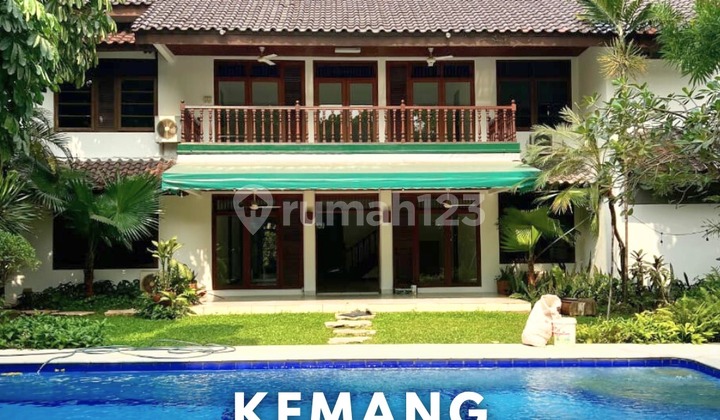 Dijual Dikemang Rumah dengan Luas Tanah yang Besar dan Taman yang Lebar