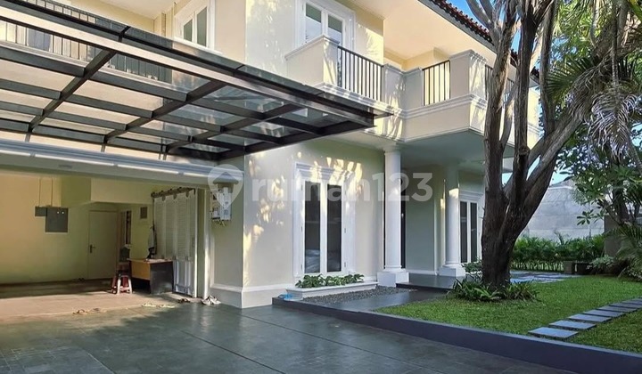 Modern Classic House in Kebayoran Baru Area 1