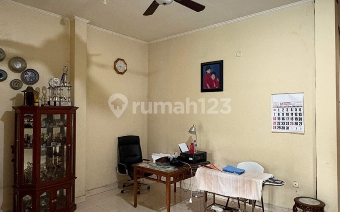 Dijual Rumah 3 Lantai Dalam Komplek Besar di Rawamangun