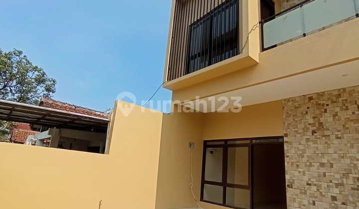 Rumah Dijual di Komplek Saturnus Margahayu dkt Metro Mall Bandung Rumah Dijual di Komplek Saturnus Margahayu dkt Metro Mall Bandung