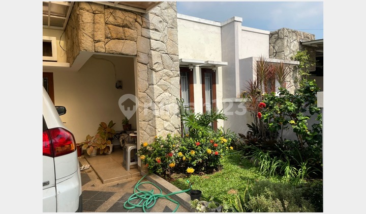 Rumah Asri Fasilitas Kolam Renang di Arcamanik Cisaranten Bandung Rumah Asri Fasilitas Kolam Renang di Arcamanik Cisaranten Bandung