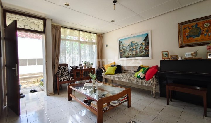 DIJUAL Rumah Asri Bangunan Lama Terawat dkt CISITU DAGO Bandung 2