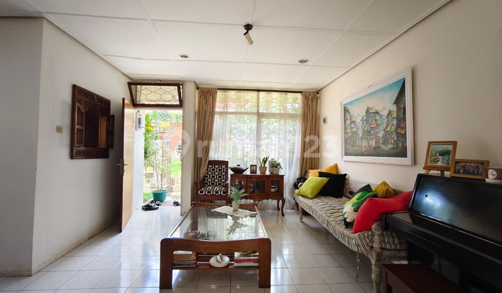 DIJUAL Rumah Asri Bangunan Lama Terawat dkt CISITU DAGO Bandung