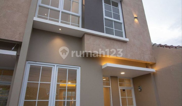 Rumah Lux Bagus 2 Lantai Komplek Arcamanik Dekat Sport Jabar