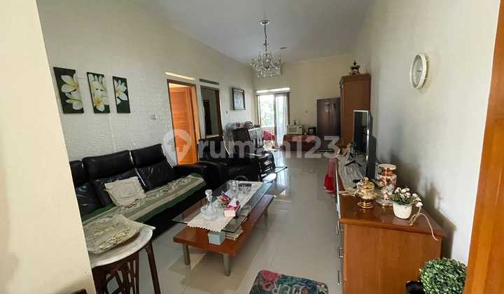 Asri House with Swimming Pool Facilities in Arcamanik Cisaranten Bandung 2