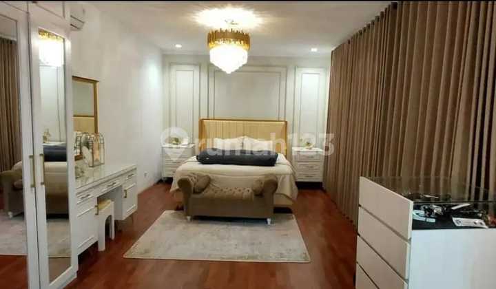 Beautiful 3-Story House Ready to Occupy, Strategically Located in Kebayoran Bintaro, South Tangerang Beautiful 3-Story House Ready to Occupy, Strategically Located in Kebayoran Bintaro, South Tangerang