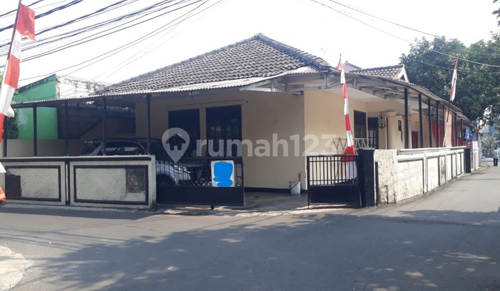 Rumah Bagus Posisi Hoek Lokasi Strategis di Ampera Kemang - Jakarta Selatan