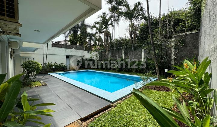 Dijual Rumah Asri dengan Kolam Renang Cilandak, Jakarta Selatan Dijual Rumah Asri dengan Kolam Renang Cilandak, Jakarta Selatan
