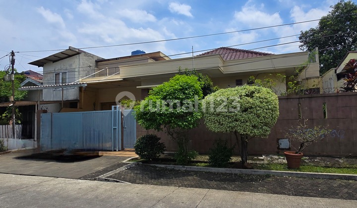 Jual Cepat! Rumah Cantik Lingkungan Asri Lokasi Strategis di Kebayoran Lama, Jakarta Selatan