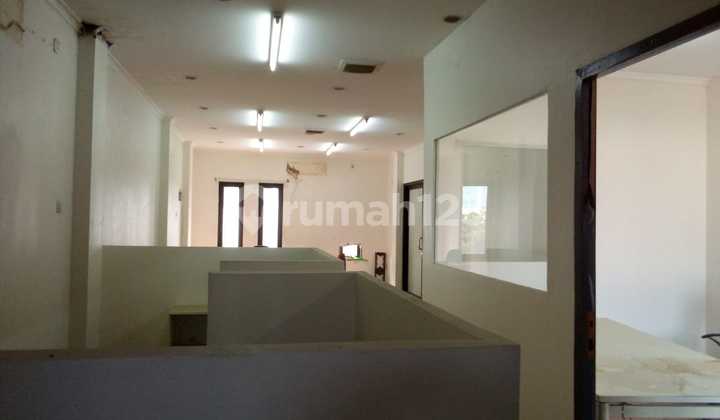 3-Storey Shophouse Ready to Occupancy Easy Access Strategic Location in Senayan - South Jakarta 2