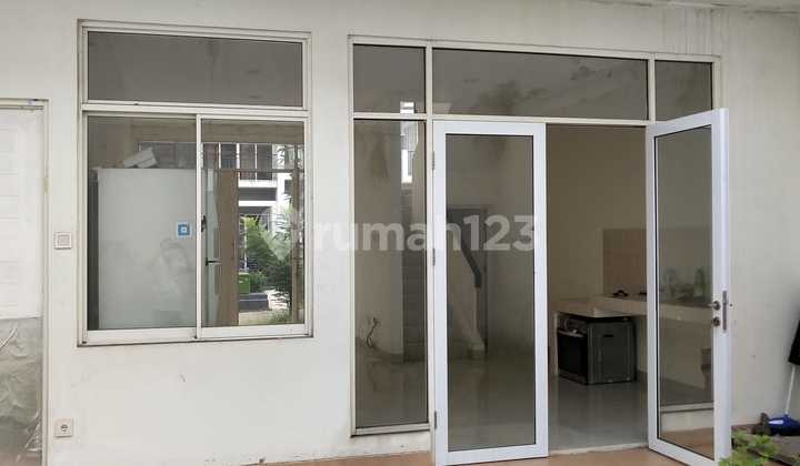 For Sale Large 2-Story House In Residence One 2