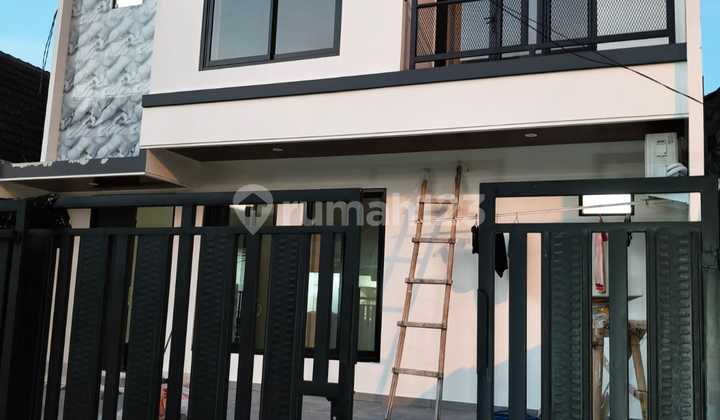 Dijual Rumah Besar Modern di Gading Serpong Sektor 7