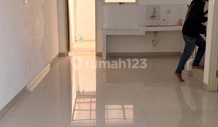 Dijual Murah Rumah Besar 4 Kamar di Residence One