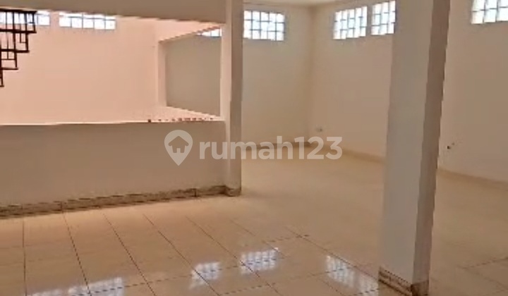 A 2-story shophouse in a very strategic location in the center of Bandung city, a busy area, previously used as a showroom.