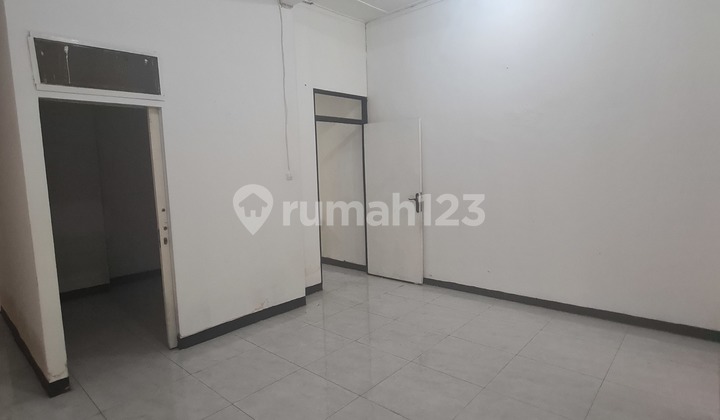 Strategic Ruko in Astana Anyar suitable for office on the 2nd and 3rd floors.