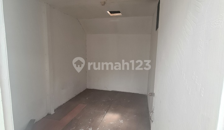 Strategic Ruko in Astana Anyar suitable for office on the 2nd and 3rd floors.