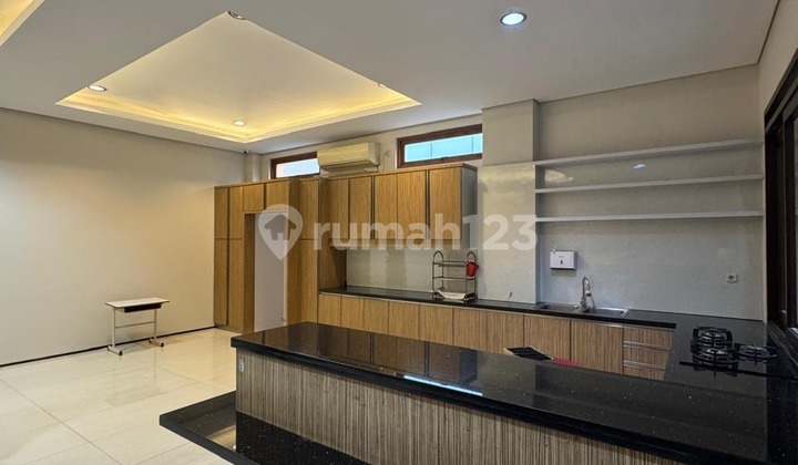 3-Storey House/Shop House  Good Main Road  Cihampelas Bandung 2