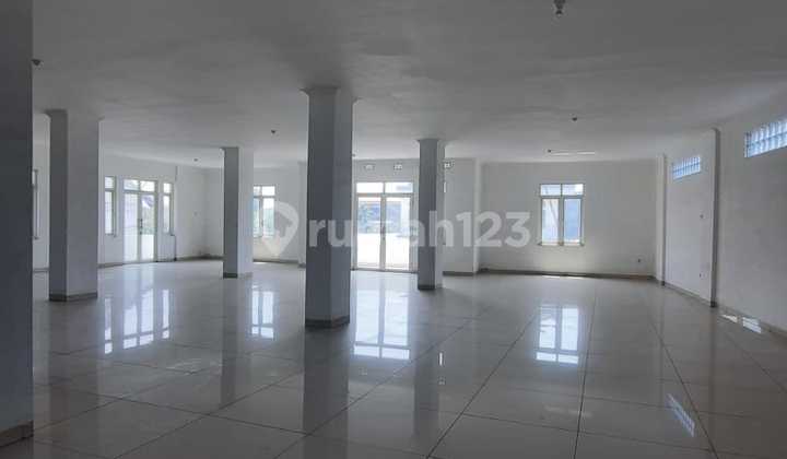 Spacious and Nice 4-Story Shophouse with a Comfortable Environment in the Singosari Area