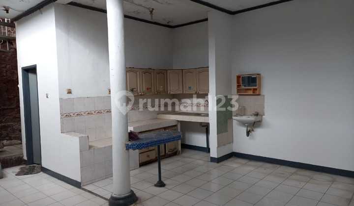 Rumah Di Daerah Taman Kopo Indah 1 Bergaya Minimalis Sederhana