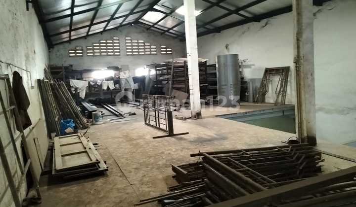 Spacious and Comfortable Warehouse with Strategic Location in Rahayu Area