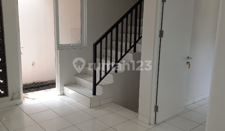 Rumah 2 Lantai Dengan Lingkungan Yang Sejuk Dan Nyaman Serta Dekat Dengan Berbagai Fasilitas Di Perumahan Summarecon Bandung Cluster Dayana Juwita