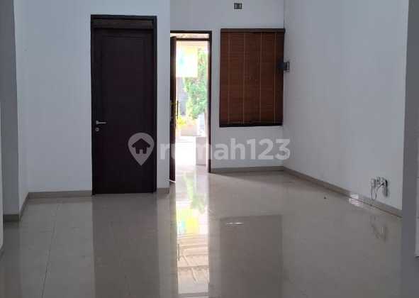 Disewakan Rumah 2 Lantai Dengan Lingkungan Yang Nyaman Dan Lokasi Strategis 1