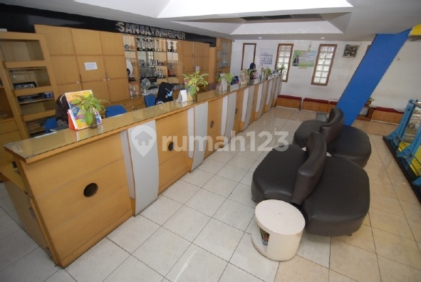 3-Floor Business Space in Ciateul Area with Complete Facilities 3-Floor Business Space in Ciateul Area with Complete Facilities