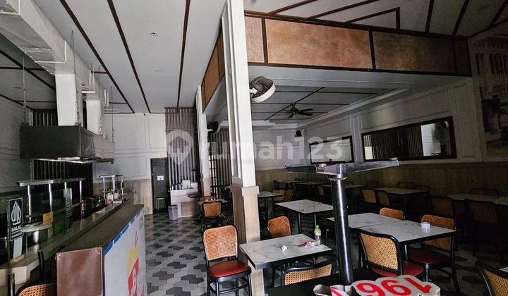 For Rent: Shop House in Pasir Kaliki, Close to a Strategic Location with a Cool and Comfortable Environment. For Rent: Shop House in Pasir Kaliki, Close to a Strategic Location with a Cool and Comfortable Environment.