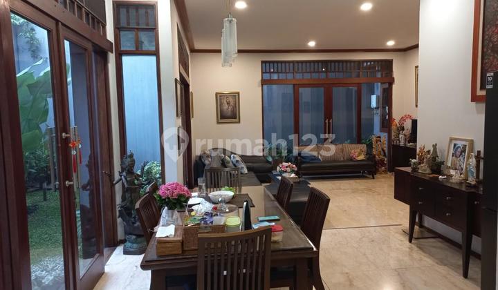 Rumah Bergaya Minimalis Modern Yang Nyaman Dan Besar Dengan Lingkungan Asri Di Kawasan Setiabudi 2