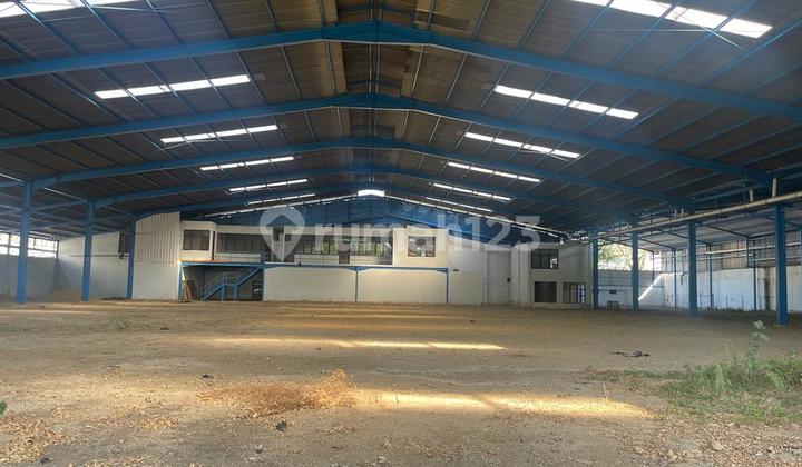 Factory with a strategic location and spacious area in Leuwigajah Cimahi. Factory with a strategic location and spacious area in Leuwigajah Cimahi.