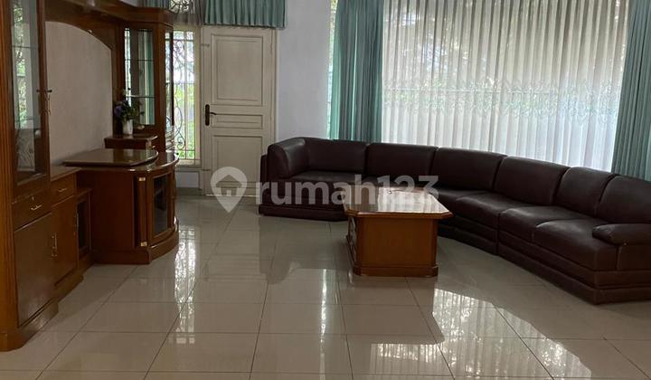 Rumah 2 Lantai Full Furnished Dengan Lingkungan Sejuk Dan Nyaman Di Kawasan Ciumbuleuit Rumah 2 Lantai Full Furnished Dengan Lingkungan Sejuk Dan Nyaman Di Kawasan Ciumbuleuit