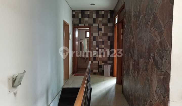 Good and Comfortable Shop House with a Strategic Location in the Cicendo Area.