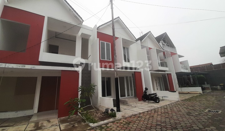 Rumah Syariah 2 Lantai, Shm, Bebas Banjir Dekat Pintu Tol Jatibening