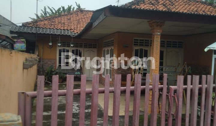 RUMAH DI DEPAN JALAN UTAMA SUHUT HIDAYAT KERAWANG JAWA BARAT 2