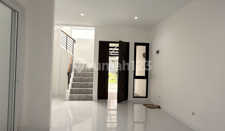 Nice House, Beautiful Environment, Move-in Ready, at Icon Bsd City 2