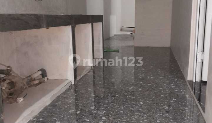 A modern 2-story house ready to occupy in Rempoa, Tangsel. 2