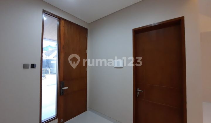 Rumah mewah baru dalam cluster di Graha Raya  2