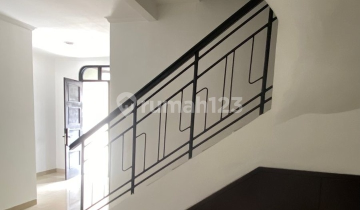 Rumah Renovasi Siap Huni SHM di Gading Serpong 2