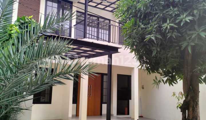 Ready-to-live modern house in Graha Raya Bintaro.
