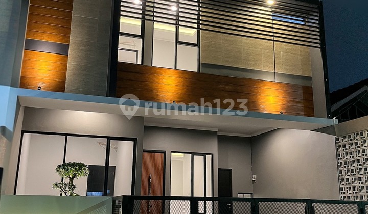 Rumah modern 2 lantai siap huni dalam komplek di Dahlia loka Graha Raya 