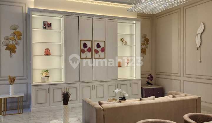 Rumah baru American Classic dengan Kolam renang di Pondok Indah 