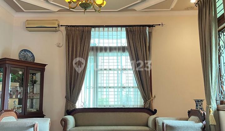 Minimalist 2-story house in a cluster in Tebet 2