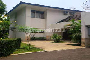 Rumah Lama Terawat SHM di Kayu Putih Jakarta Timur