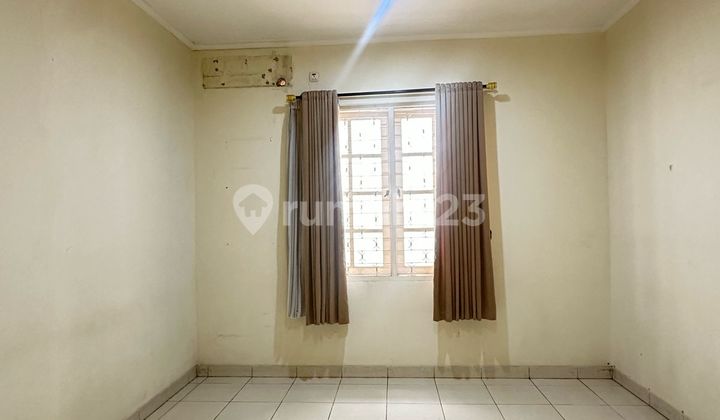 Ready-to-occupy 2-story house in a complex in BSD City. 2