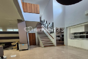 Rumah Cantik Depan Taman di Sektor 9-Bintaro