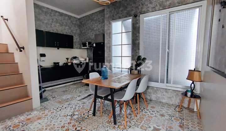 Rumah Mewah 3 Lantai Tapi Murah di Mustika Jaya Bekasi Rumah Mewah 3 Lantai Tapi Murah di Mustika Jaya Bekasi