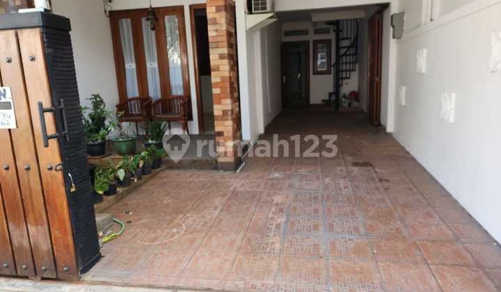 For Rent: Beautiful and Comfortable House in Ciomas, Kebayoran Baru, South Jakarta