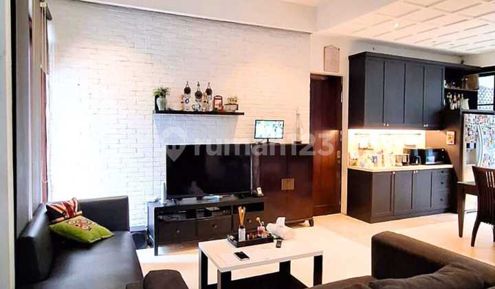 Rumah Cantik Sektor 9, Semi Furnished