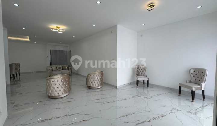 Beautiful House In Bsd City, comfortable, strategic location, and ready to occupy. 2